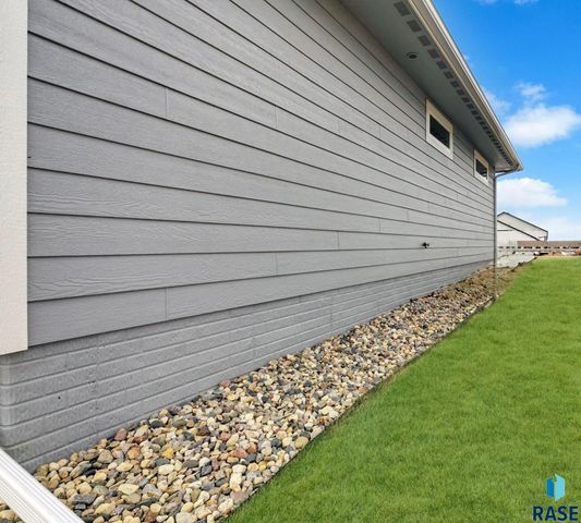 6600 E Fieldview St Street, Sioux Falls, SD 57110
