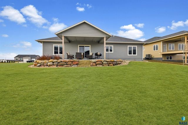 6600 E Fieldview St Street, Sioux Falls, SD 57110
