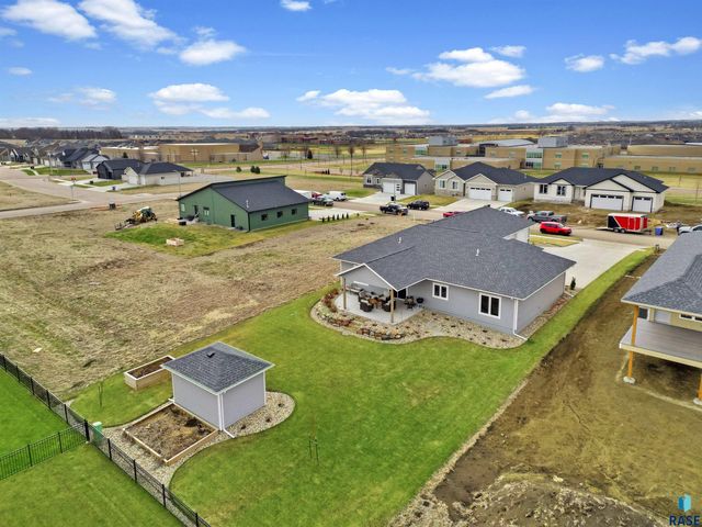 6600 E Fieldview St Street, Sioux Falls, SD 57110