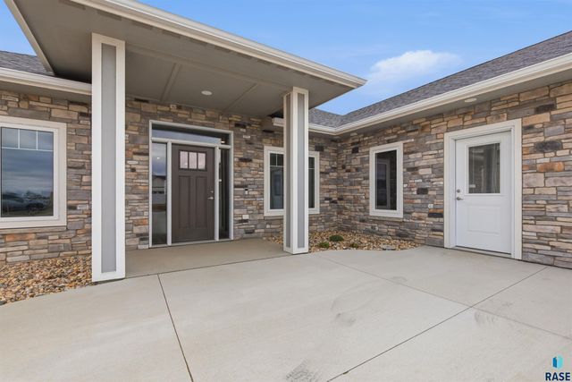 6600 E Fieldview St Street, Sioux Falls, SD 57110