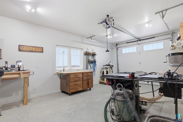 6600 E Fieldview St Street, Sioux Falls, SD 57110