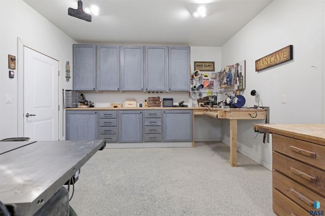 6600 E Fieldview St Street, Sioux Falls, SD 57110