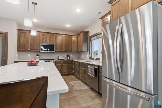 6600 E Fieldview St Street, Sioux Falls, SD 57110