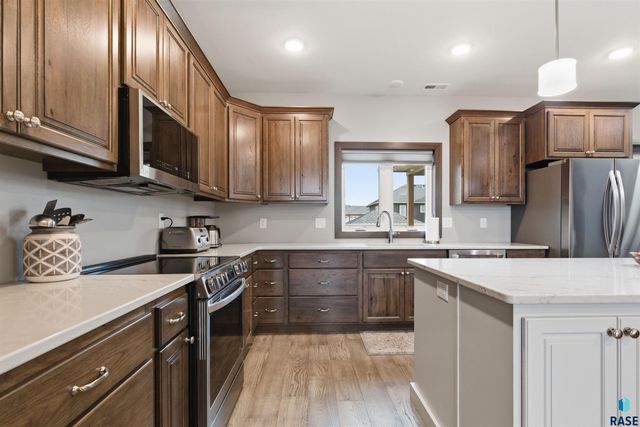 6600 E Fieldview St Street, Sioux Falls, SD 57110