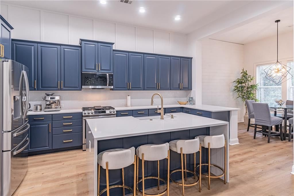 Image 2 of property listing at 1602 Rivergreen SE Court 19, Atlanta, GA 30339