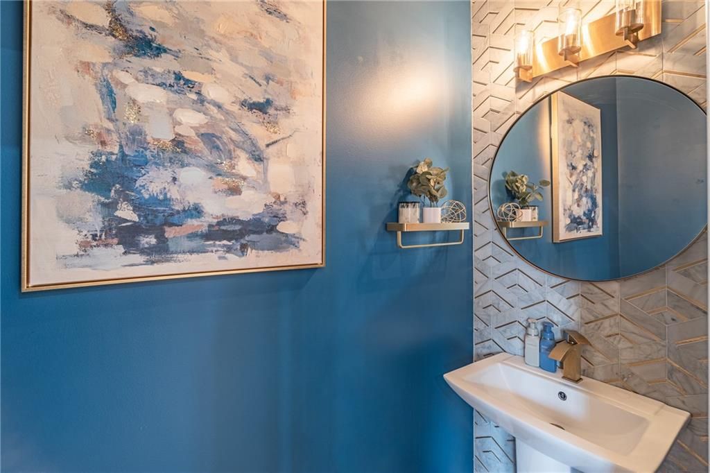 Image 6 of property listing at 1602 Rivergreen SE Court 19, Atlanta, GA 30339