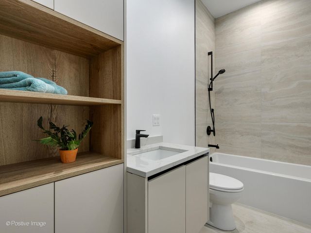 2651 W Augusta Boulevard 1, Chicago, IL 60622