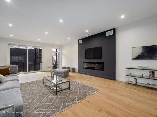 2651 W Augusta Boulevard 1, Chicago, IL 60622