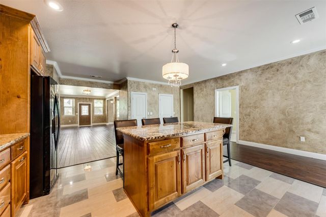 1555 S Gravel Circle, Grapevine, TX 76092