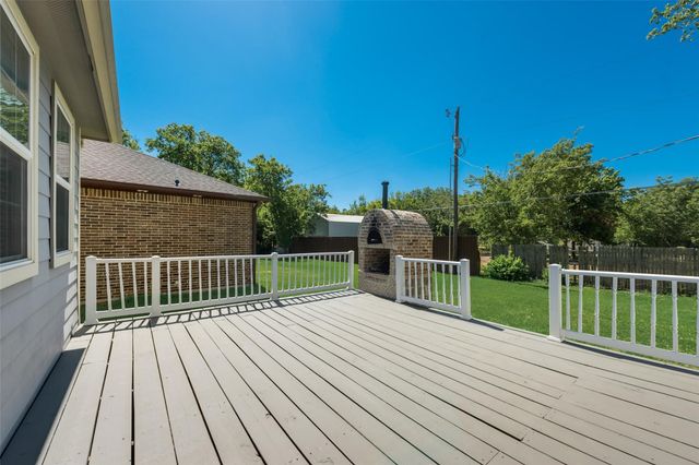 1555 S Gravel Circle, Grapevine, TX 76092