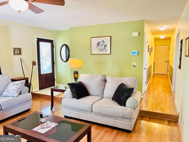 285 W0lf Den Road, Royston, GA 30662