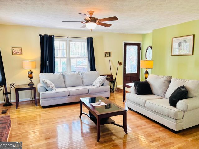 285 W0lf Den Road, Royston, GA 30662