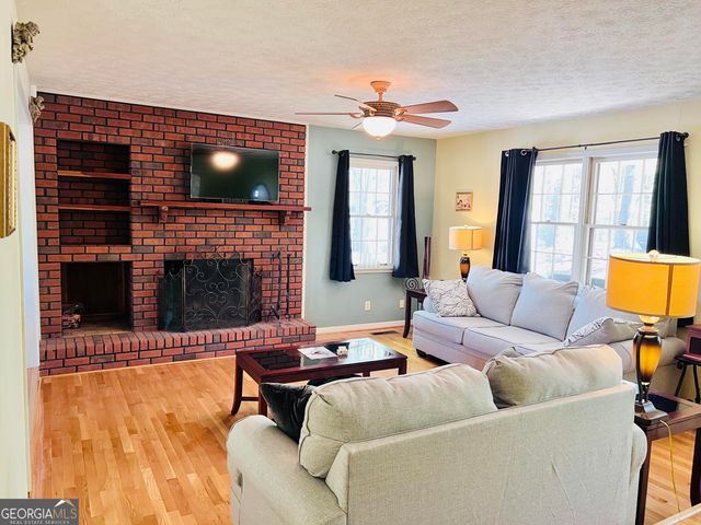 285 W0lf Den Road, Royston, GA 30662