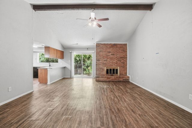 1137 Meadow Creek Court, Lancaster, TX 75146