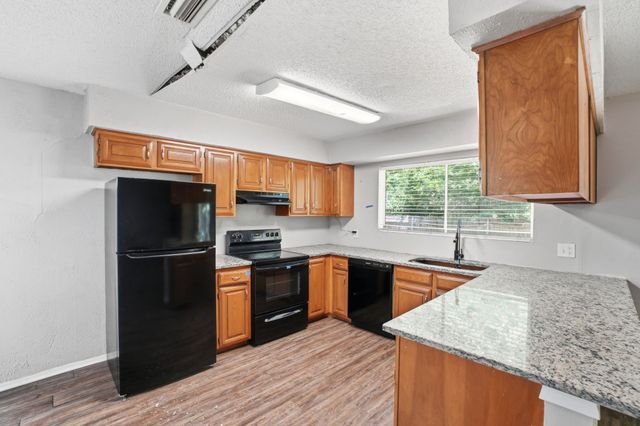 1137 Meadow Creek Court, Lancaster, TX 75146