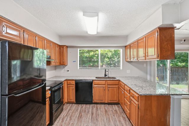 1137 Meadow Creek Court, Lancaster, TX 75146