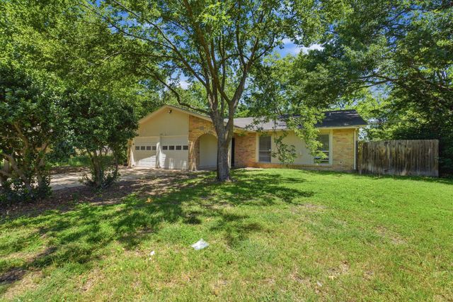 1137 Meadow Creek Court, Lancaster, TX 75146