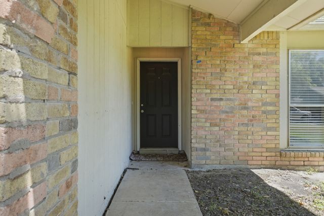 1137 Meadow Creek Court, Lancaster, TX 75146