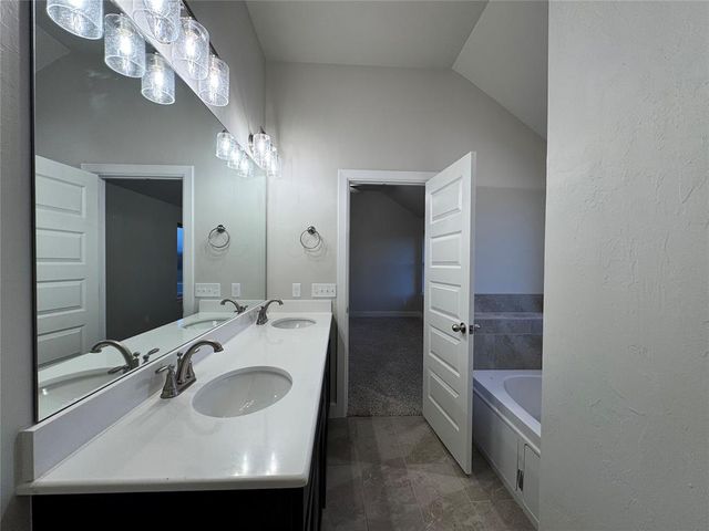 9300 NW 143rd Street, Yukon, OK 73099