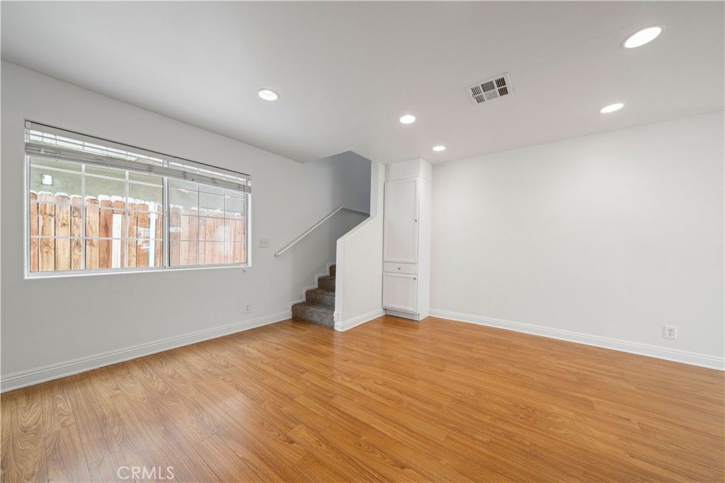 Image 10 of property listing at 420 Cerritos Avenue, Long Beach, CA 90802