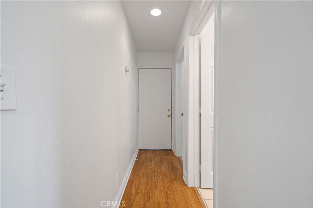 Image 12 of property listing at 420 Cerritos Avenue, Long Beach, CA 90802