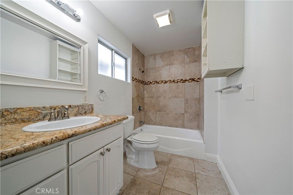 Image 14 of property listing at 420 Cerritos Avenue, Long Beach, CA 90802