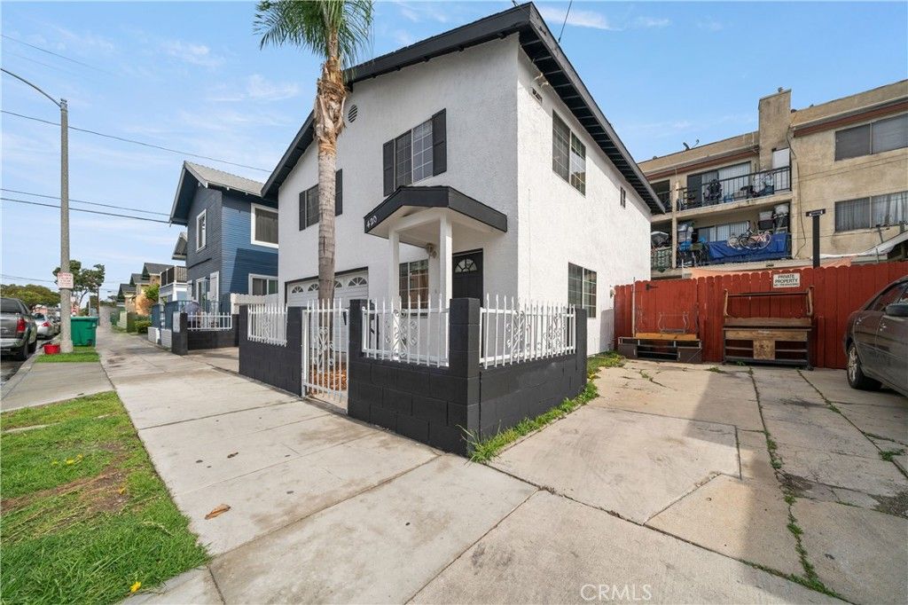 Image 2 of property listing at 420 Cerritos Avenue, Long Beach, CA 90802