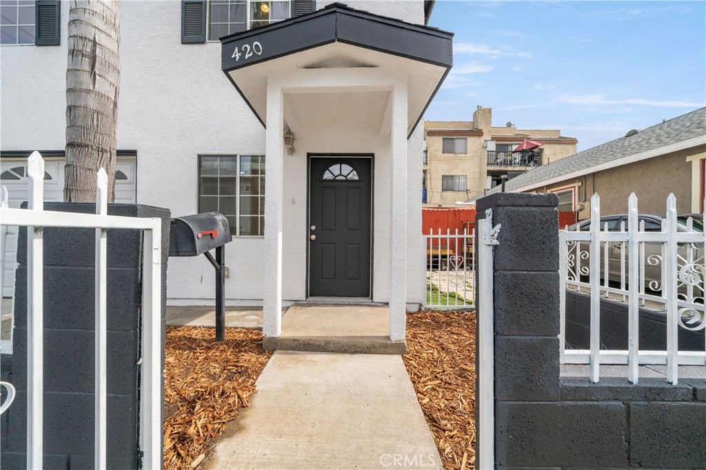Image 3 of property listing at 420 Cerritos Avenue, Long Beach, CA 90802