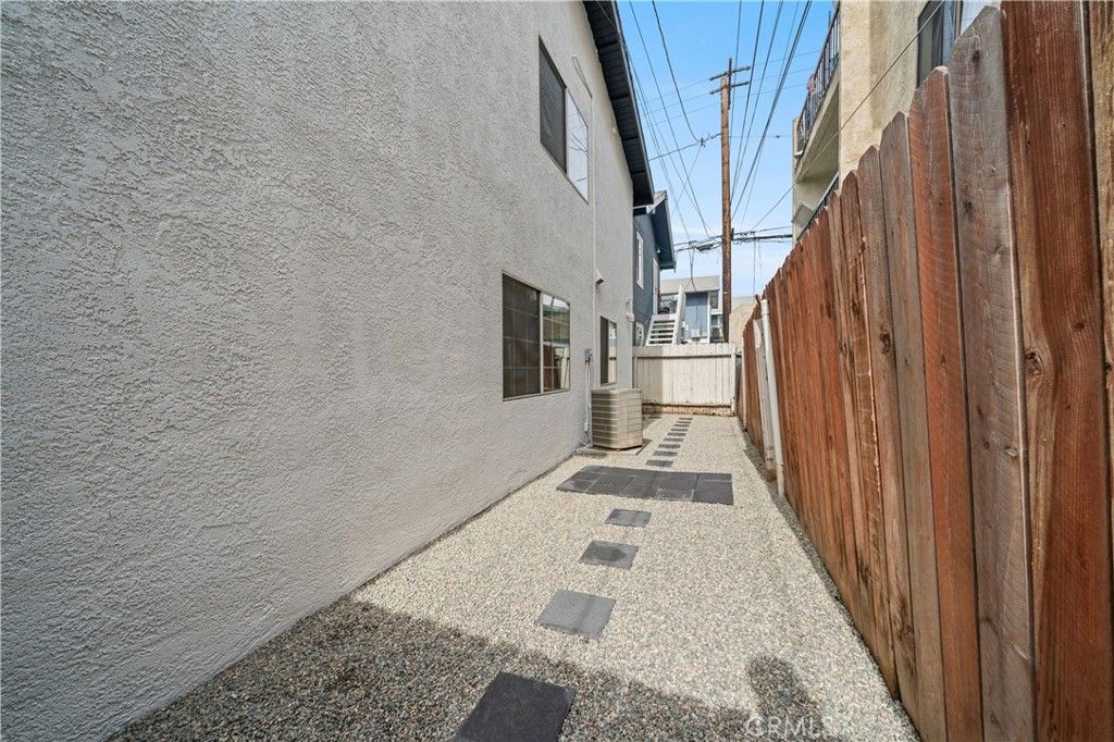 Image 30 of property listing at 420 Cerritos Avenue, Long Beach, CA 90802