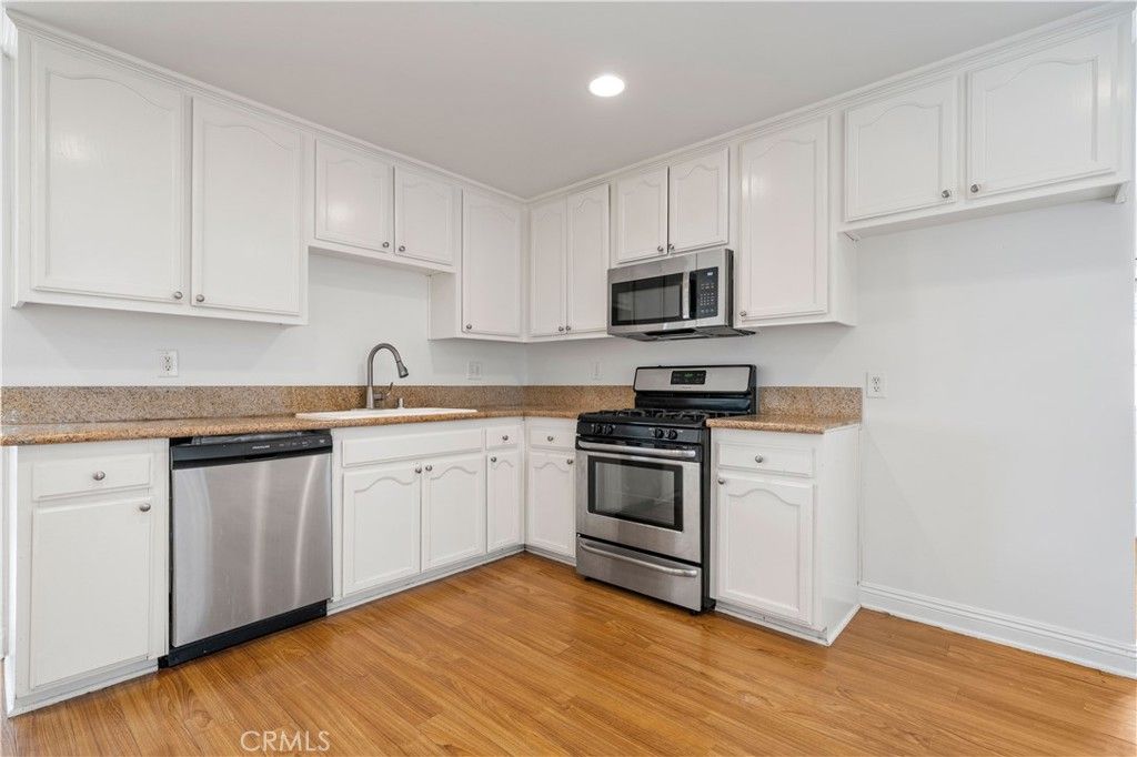 Image 5 of property listing at 420 Cerritos Avenue, Long Beach, CA 90802