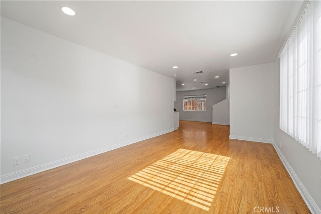 Image 9 of property listing at 420 Cerritos Avenue, Long Beach, CA 90802