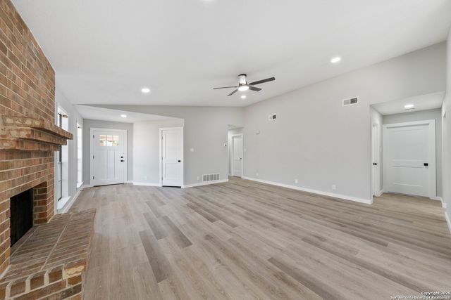 109 Deerglen, Universal City, TX 78148