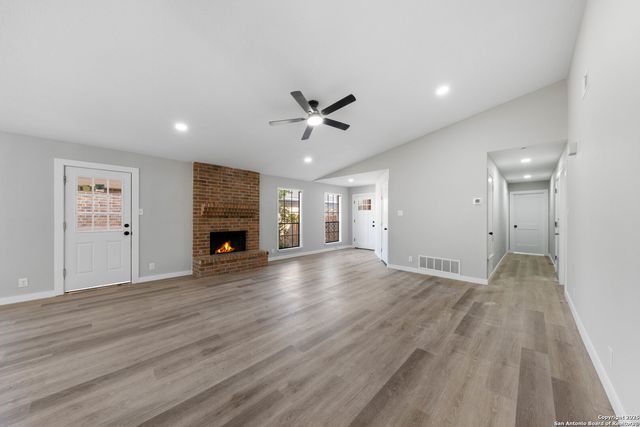 109 Deerglen, Universal City, TX 78148