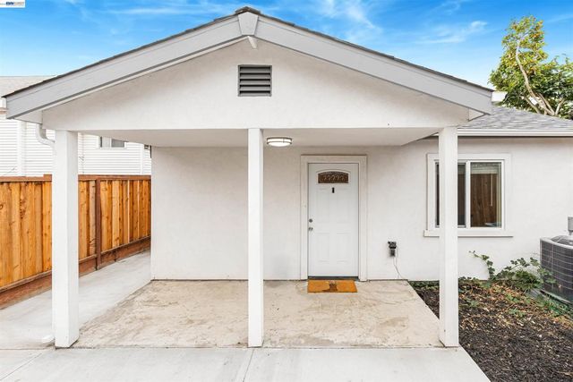 3035 Logan St, Oakland, CA 94601
