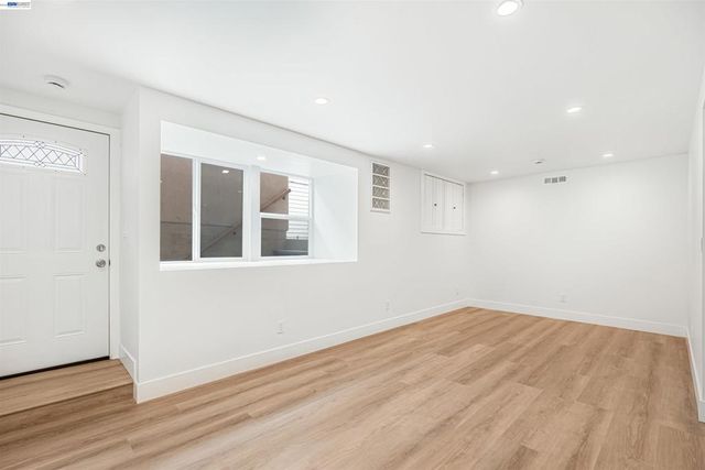 3035 Logan St, Oakland, CA 94601