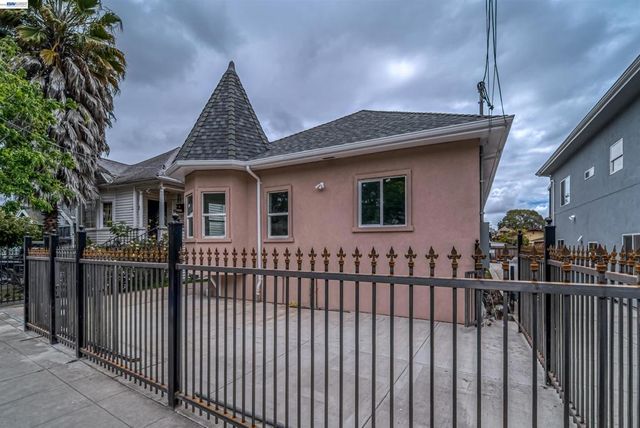 3035 Logan St, Oakland, CA 94601