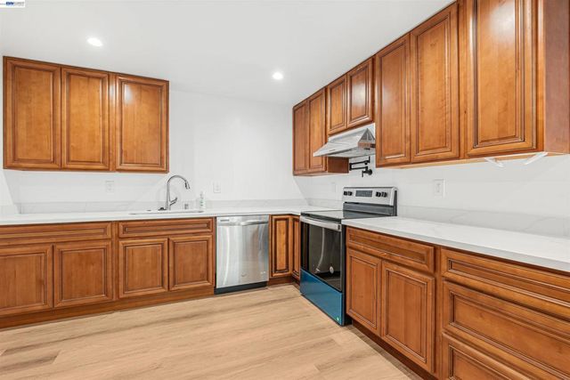 3035 Logan St, Oakland, CA 94601