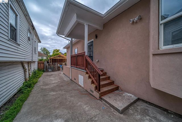3035 Logan St, Oakland, CA 94601