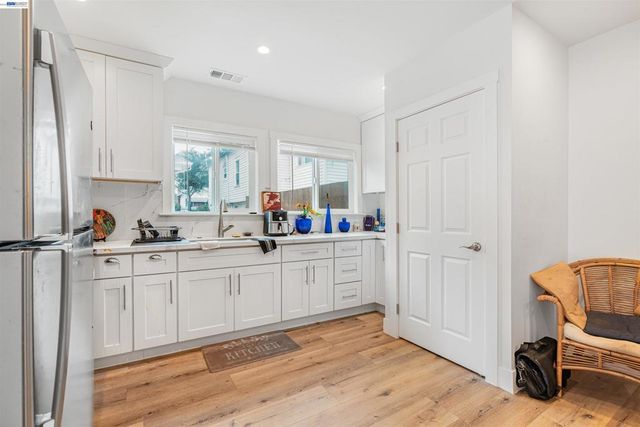 3035 Logan St, Oakland, CA 94601