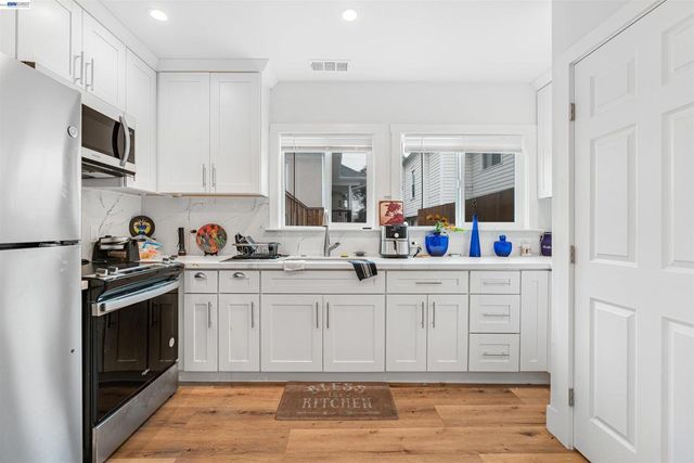 3035 Logan St, Oakland, CA 94601