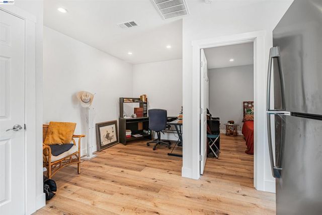3035 Logan St, Oakland, CA 94601