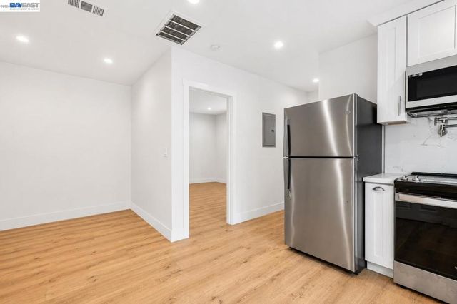 3035 Logan St, Oakland, CA 94601