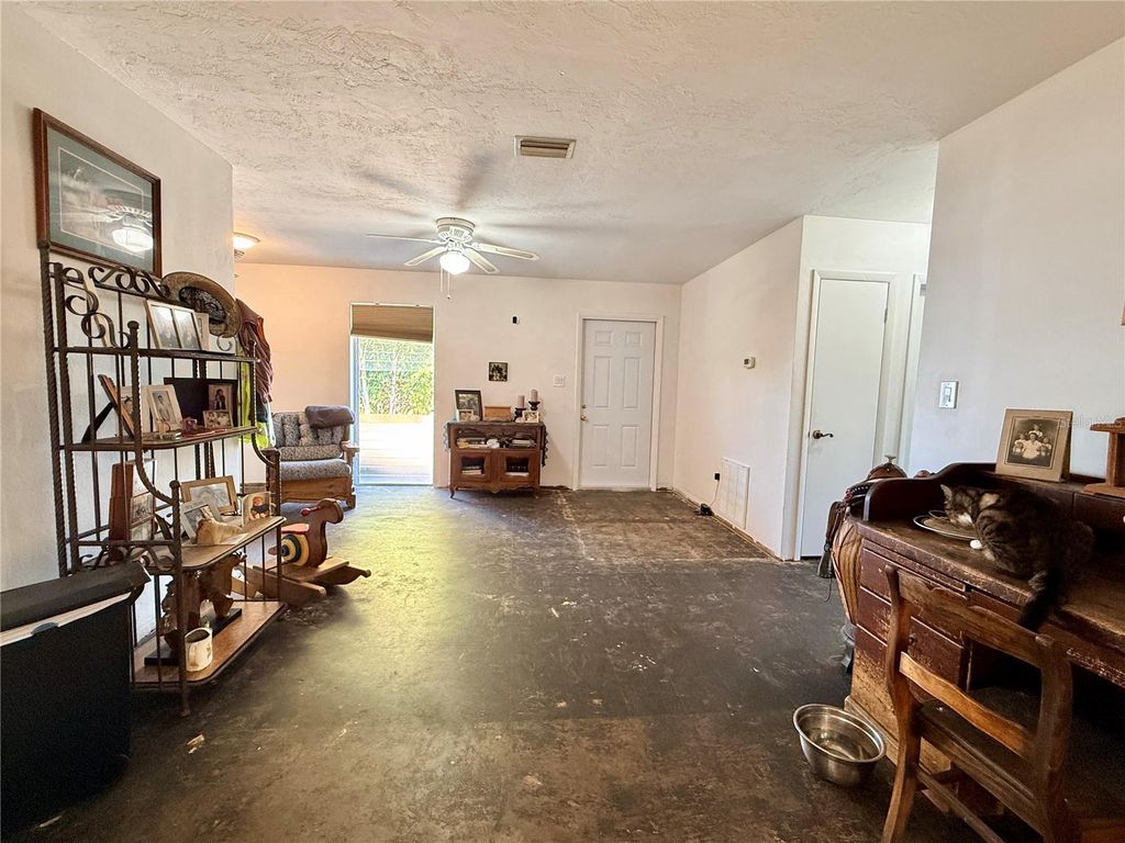 Image 5 of property listing at 530 SHARON CIRCLE, Port Charlotte, FL 33952