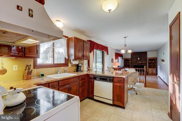 6121 GENEVA DR, East Petersburg, PA 17520