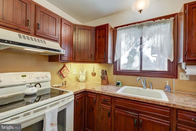 6121 GENEVA DR, East Petersburg, PA 17520