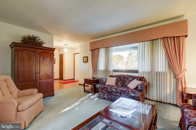 6121 GENEVA DR, East Petersburg, PA 17520