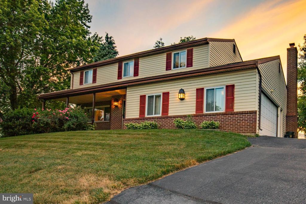 6121 GENEVA DR, East Petersburg, PA 17520