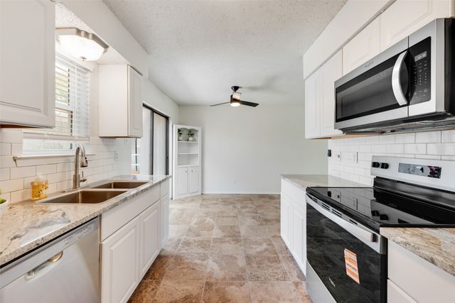 602 Timberline Drive, Hurst, TX 76053