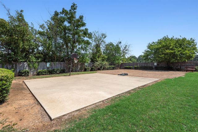 602 Timberline Drive, Hurst, TX 76053