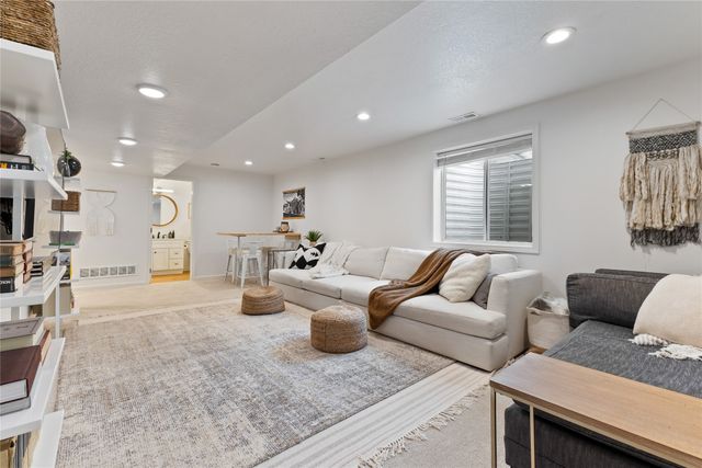 310 SW Murffys Run Court, Ankeny, IA 50023